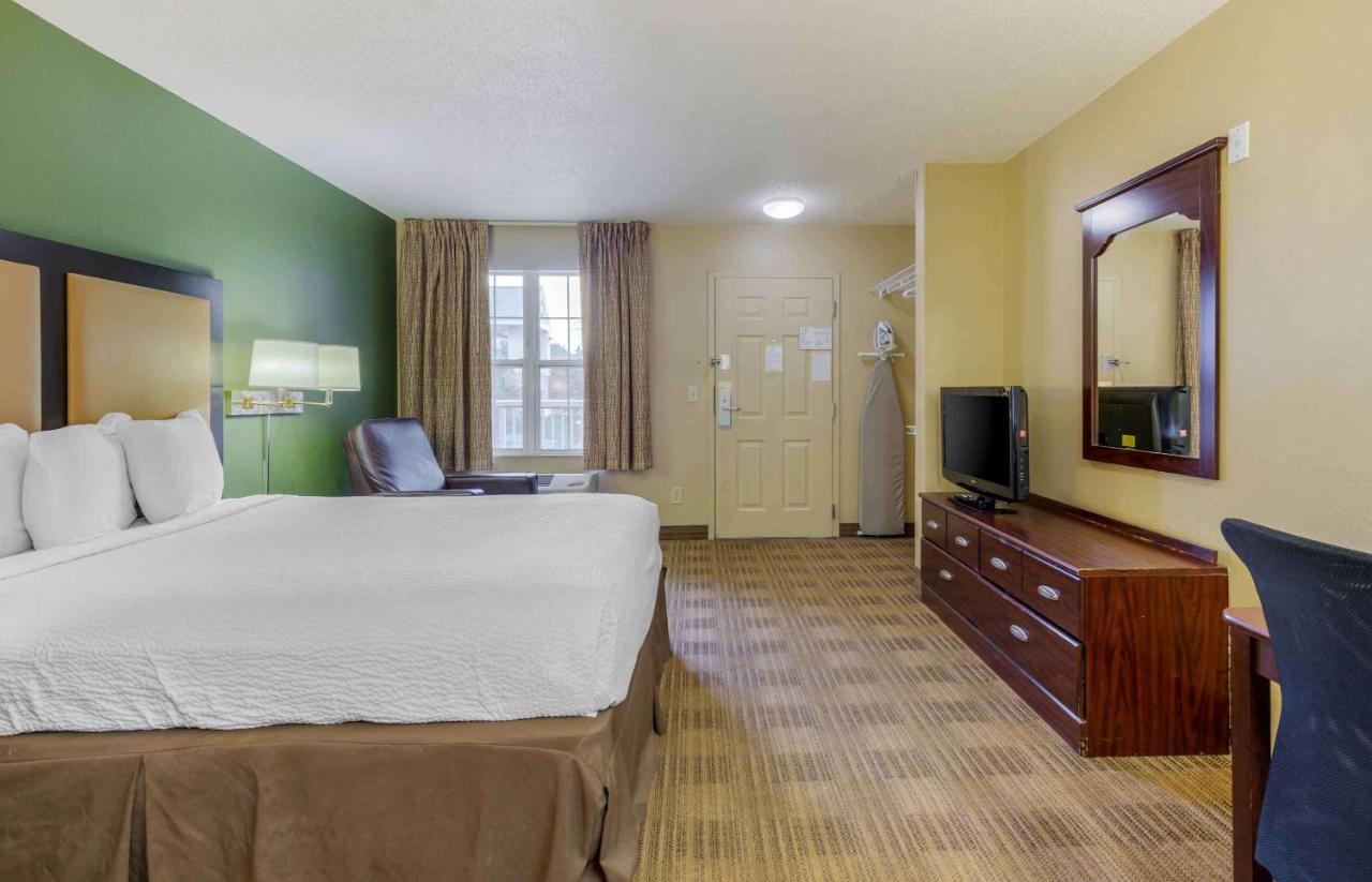 Queen Studio - Non-Smoking at Extended Stay America Select Suites Fayetteville Owen Dr