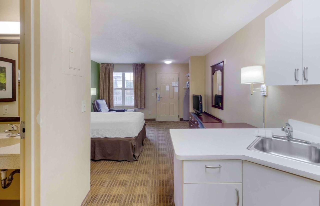 Queen Studio - Non-Smoking at Extended Stay America Select Suites Fayetteville Owen Dr