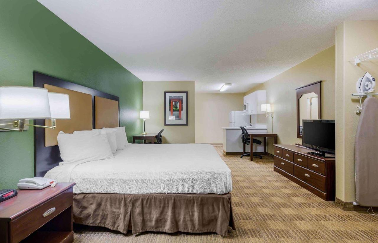 Studio with 1 King Bed - Non-Smoking at Extended Stay America Select Suites Fayetteville Owen Dr