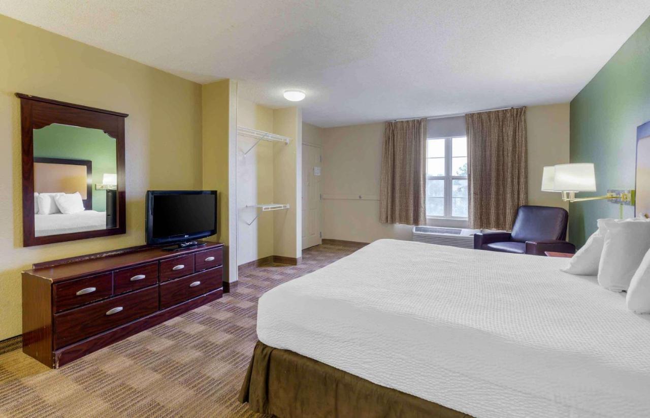 Studio with 1 King Bed - Non-Smoking at Extended Stay America Select Suites Fayetteville Owen Dr