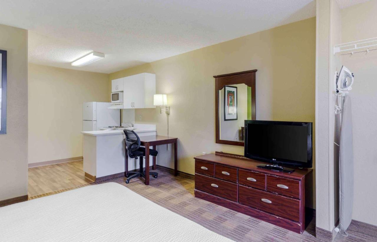 Studio with 1 King Bed - Non-Smoking at Extended Stay America Select Suites Fayetteville Owen Dr