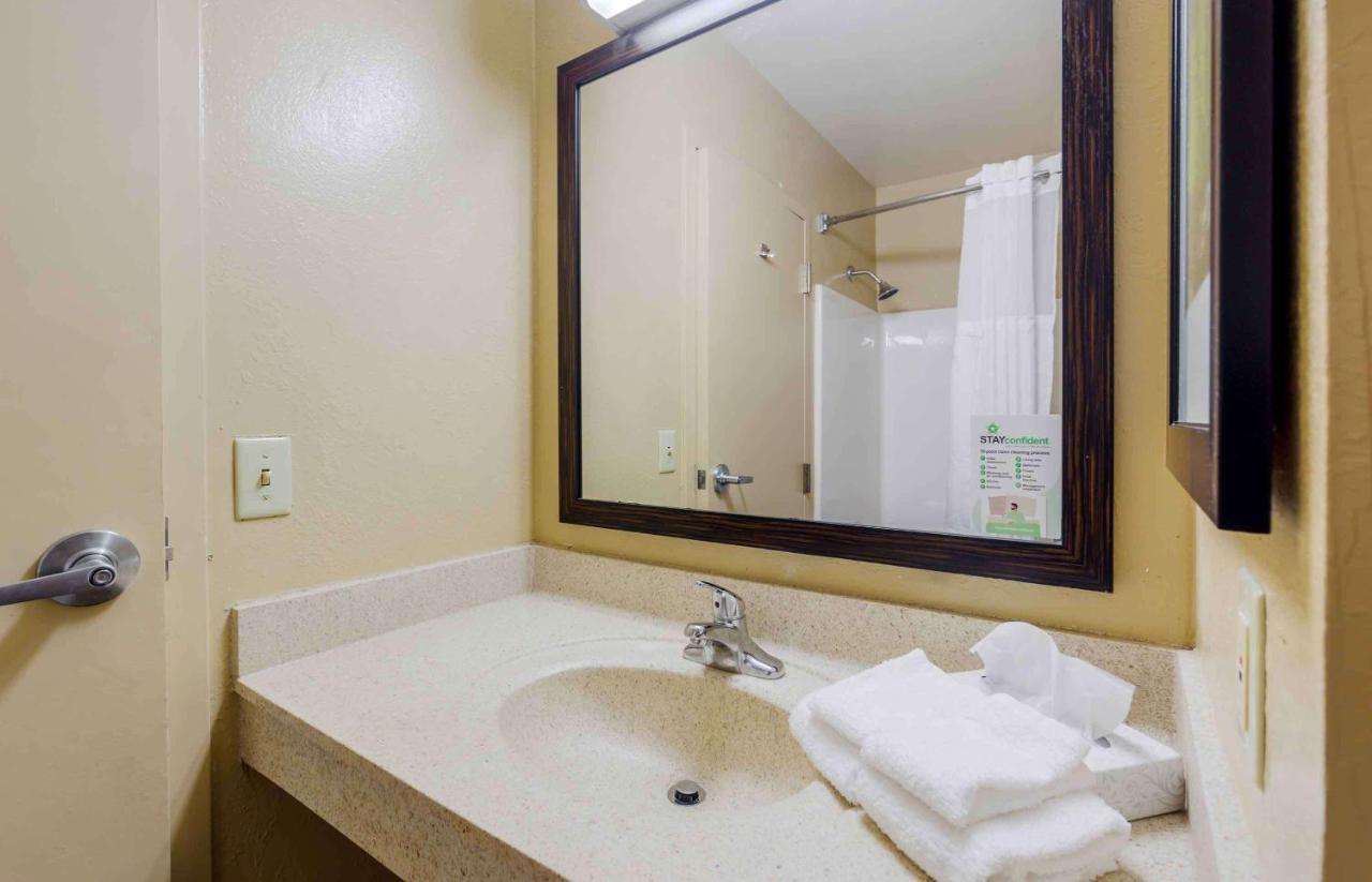 Studio with 1 King Bed - Non-Smoking at Extended Stay America Select Suites Fayetteville Owen Dr