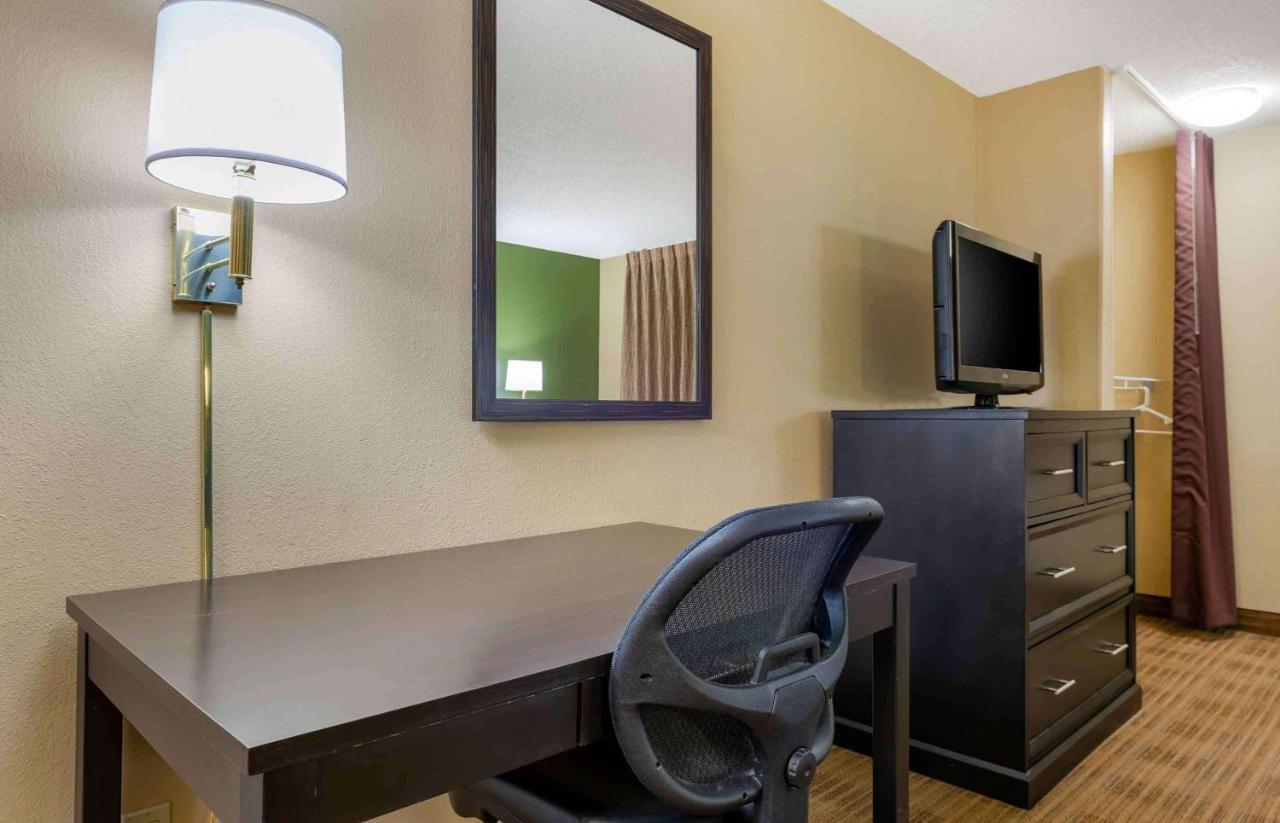 Queen studio with 1 Queen Bed - Disability Access/Non-Smoking at Extended Stay America Select Suites - Columbus - Worthington