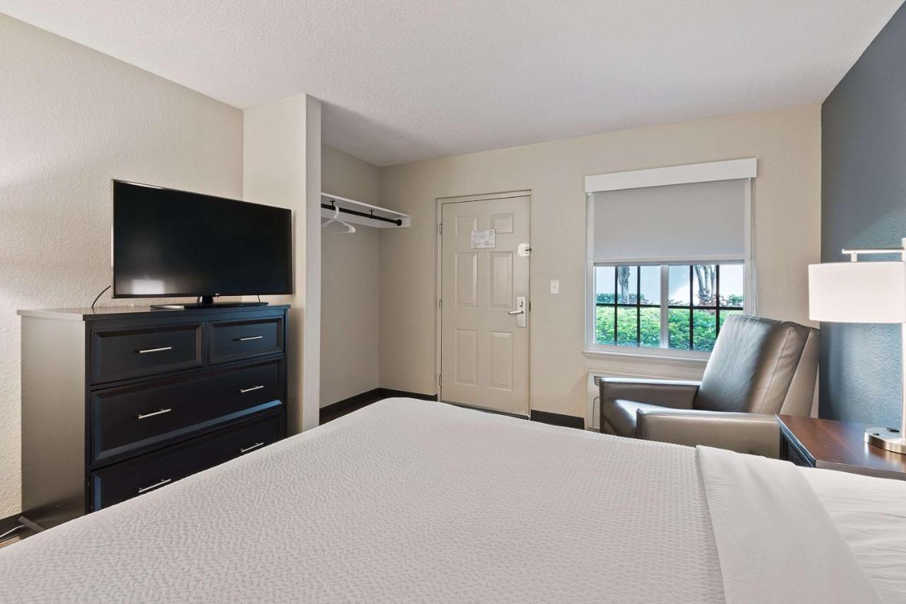 Studio with 1 Queen Bed - Hearing Accessible - Non-Smoking at Extended Stay America Suites Miami Airport Blue Lagoon