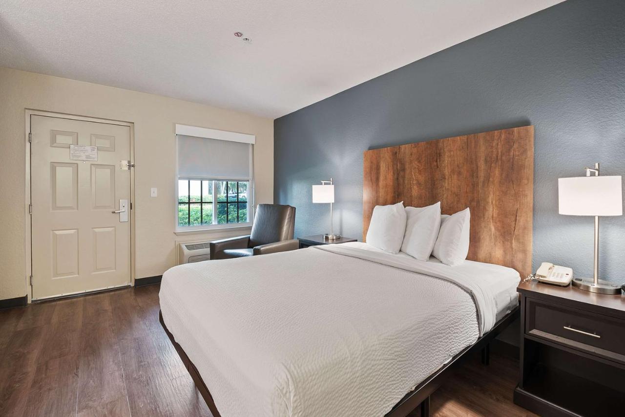 Studio with 1 Queen Bed - Hearing Accessible - Non-Smoking at Extended Stay America Suites Miami Airport Blue Lagoon