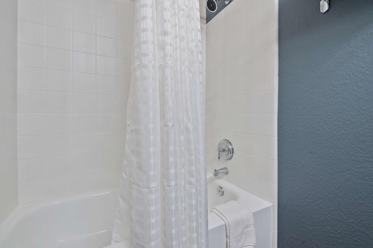 Queen Studio - Non-Smoking at Extended Stay America Suites Miami Airport Blue Lagoon
