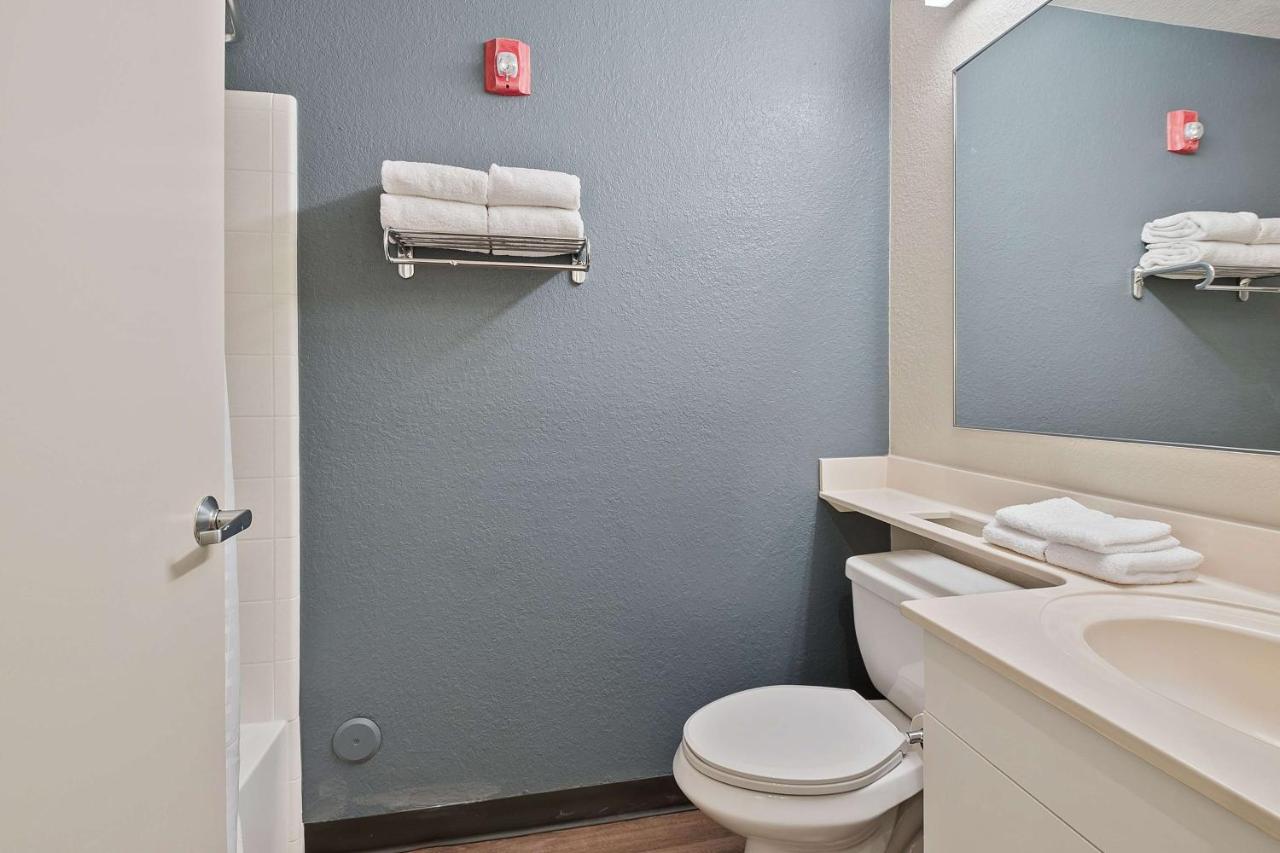 Studio with 1 Queen Bed - Hearing Accessible - Non-Smoking at Extended Stay America Suites Miami Airport Blue Lagoon