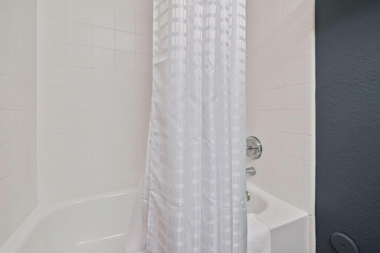 Studio with 1 Queen Bed - Hearing Accessible - Non-Smoking at Extended Stay America Suites Miami Airport Blue Lagoon
