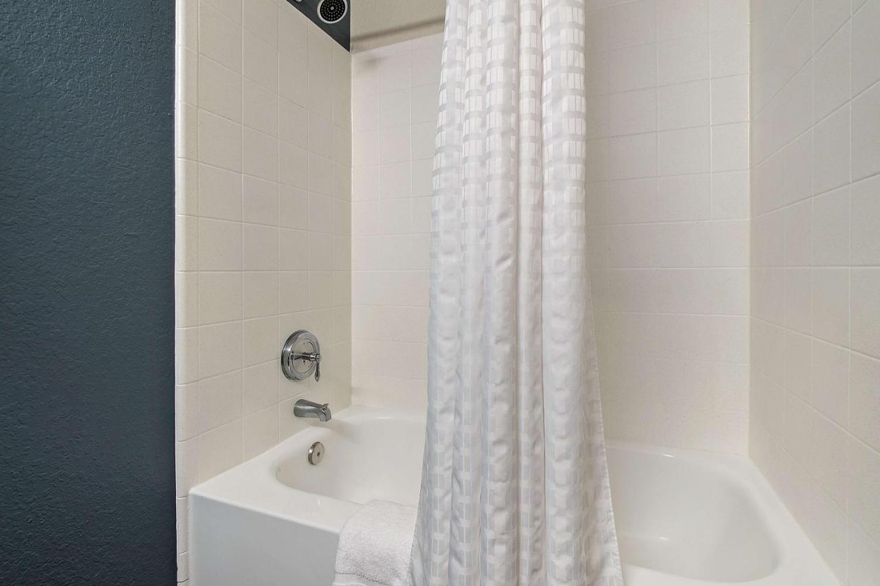 Studio with 2 Double Beds - Hearing Accessible - Non-Smoking at Extended Stay America Suites Miami Airport Blue Lagoon