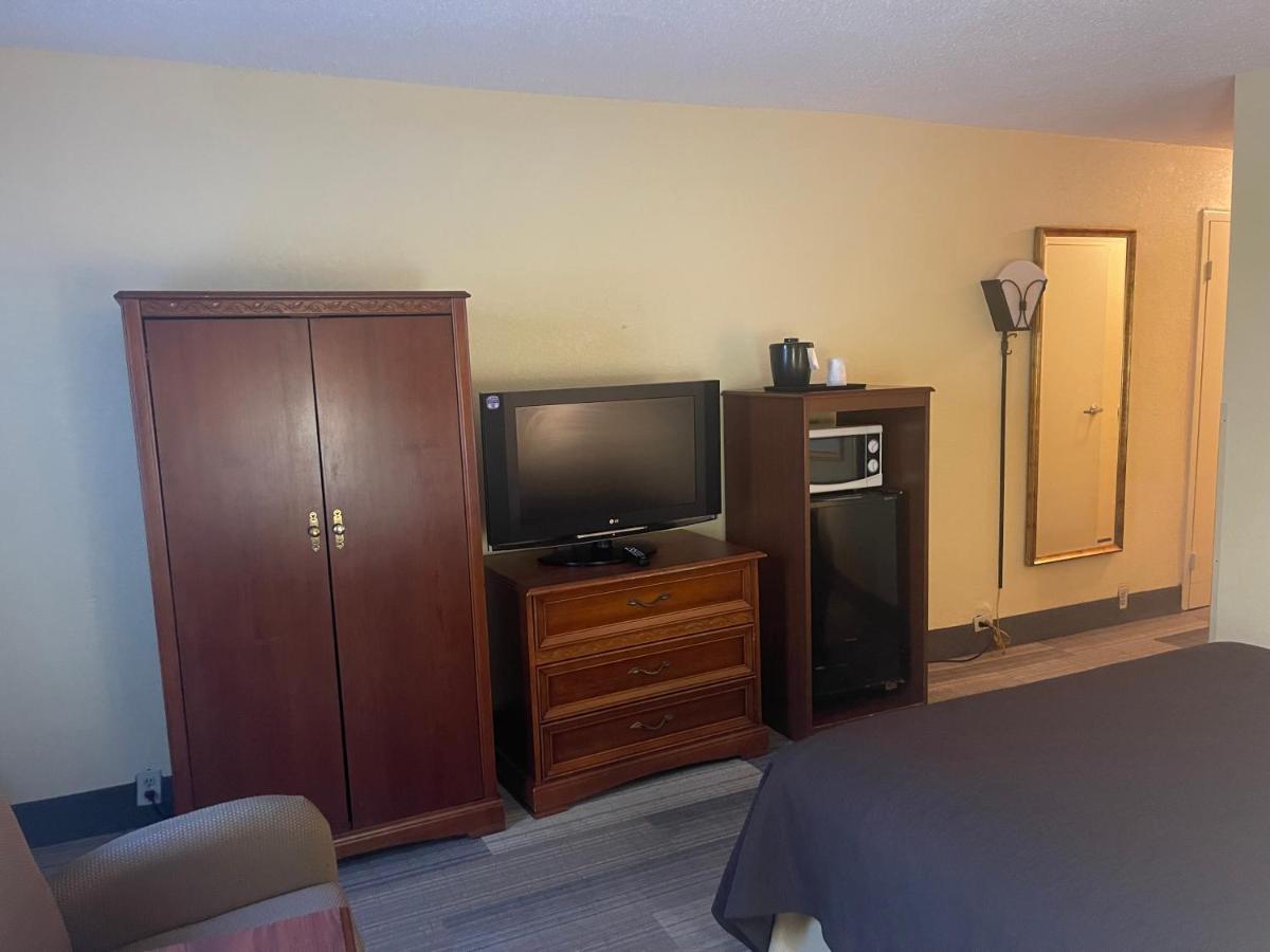 | Budgetel Inn & Suites Atlanta