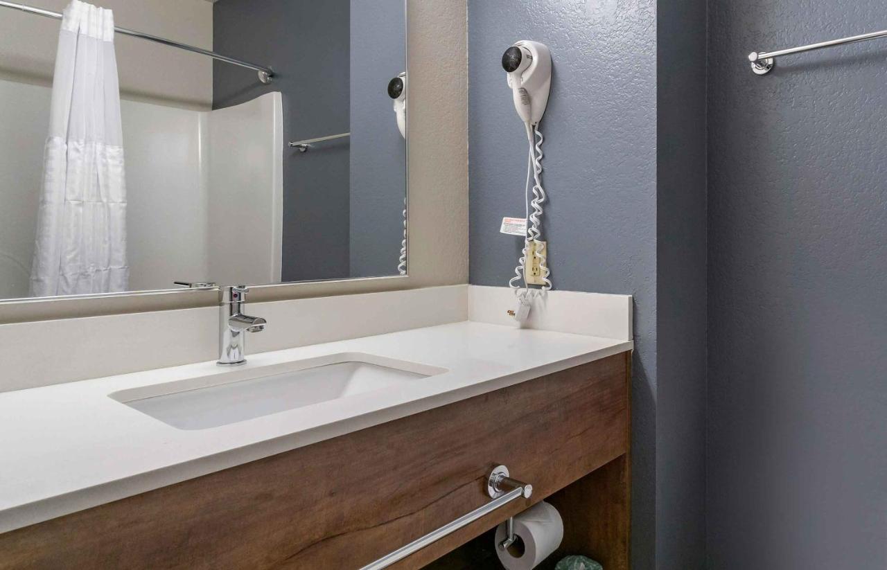 Standard King Room at Extended Stay America Suites - Baytown