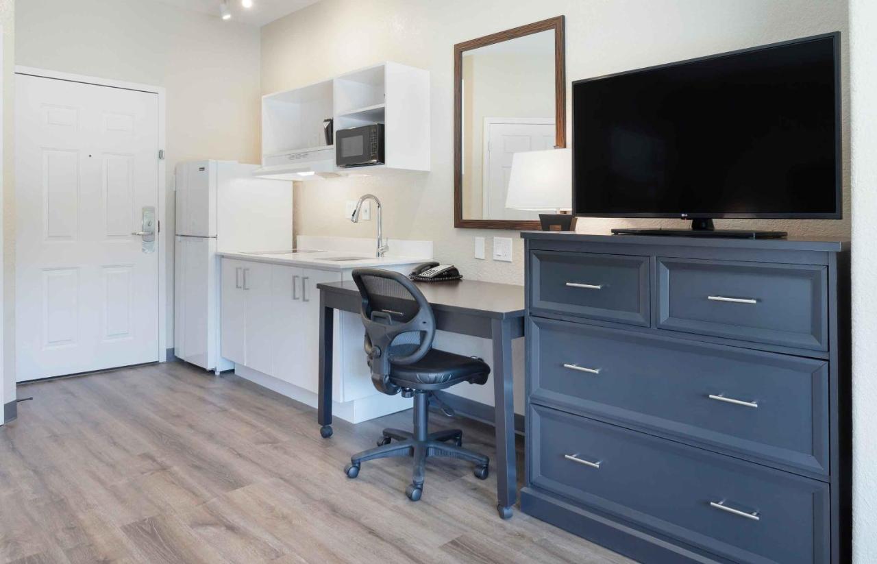 Standard King Room at Extended Stay America Suites - Baytown