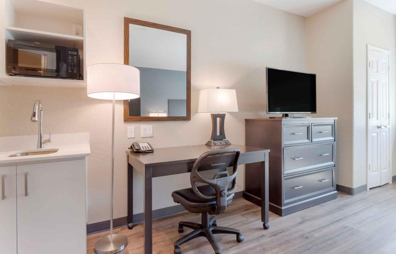 Standard King Room at Extended Stay America Suites - Baytown