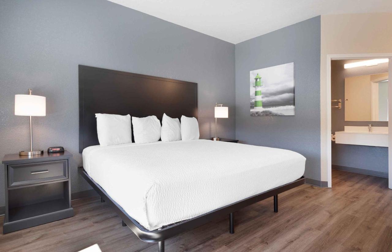 Standard King Room at Extended Stay America Suites - Baytown