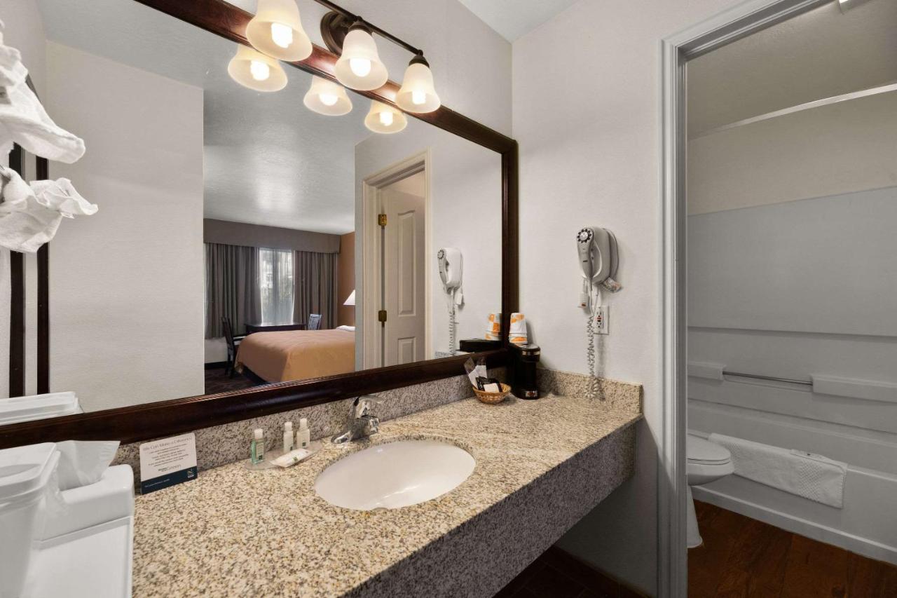 King Room - Non-Smoking at Quality Inn Saint George South Bluff
