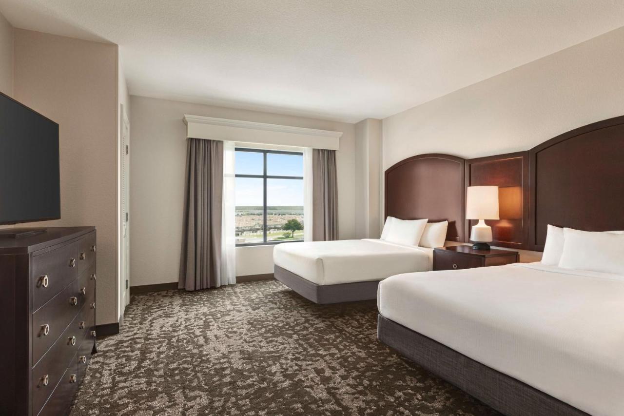 One-Bedroom Queen Suite with Bath Tub - Disability Access/Non-Smoking at Embassy Suites by Hilton Orlando Lake Buena Vista South