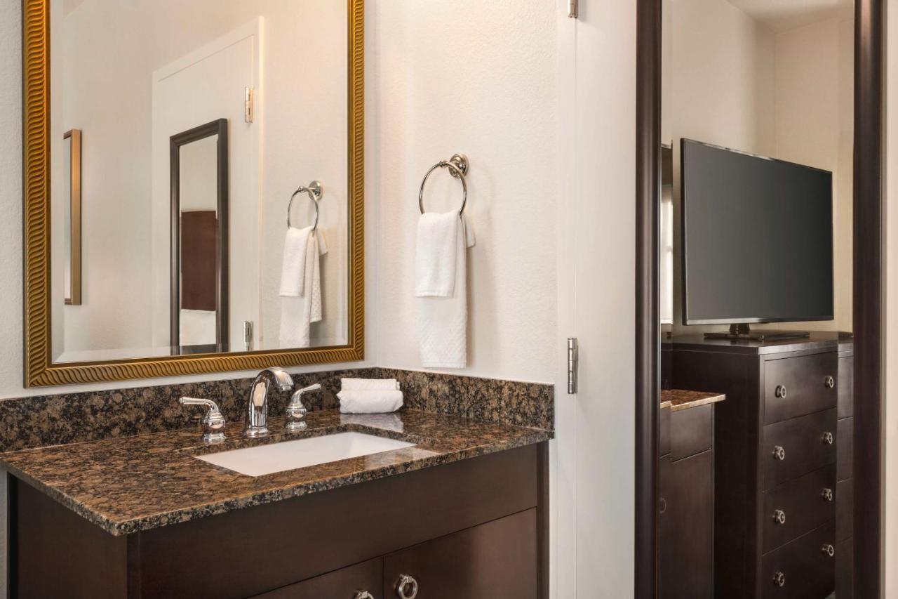 Deluxe King Room Non-Smoking at Embassy Suites by Hilton Orlando Lake Buena Vista South