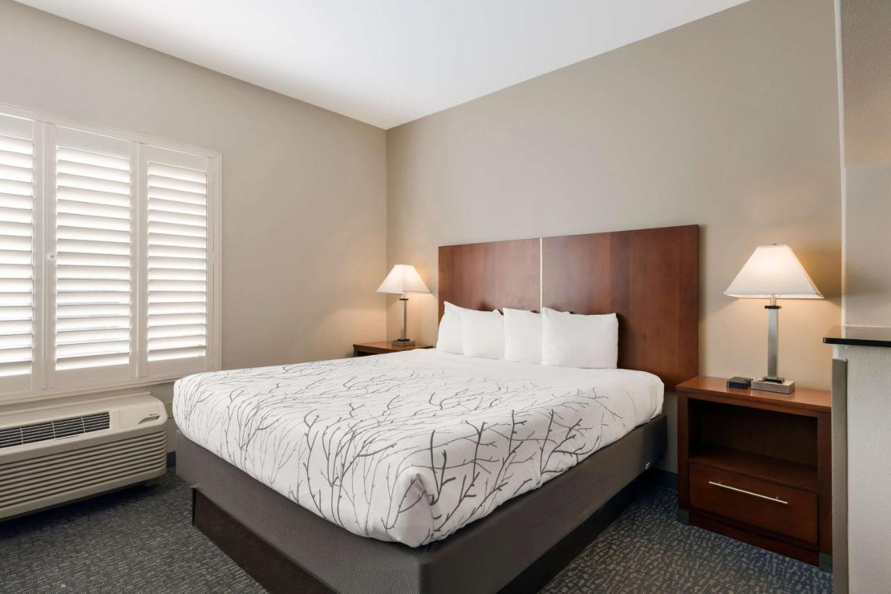 King Suite - Disability Access/Non-Smoking at Best Western Lanai Garden Inn & Suites