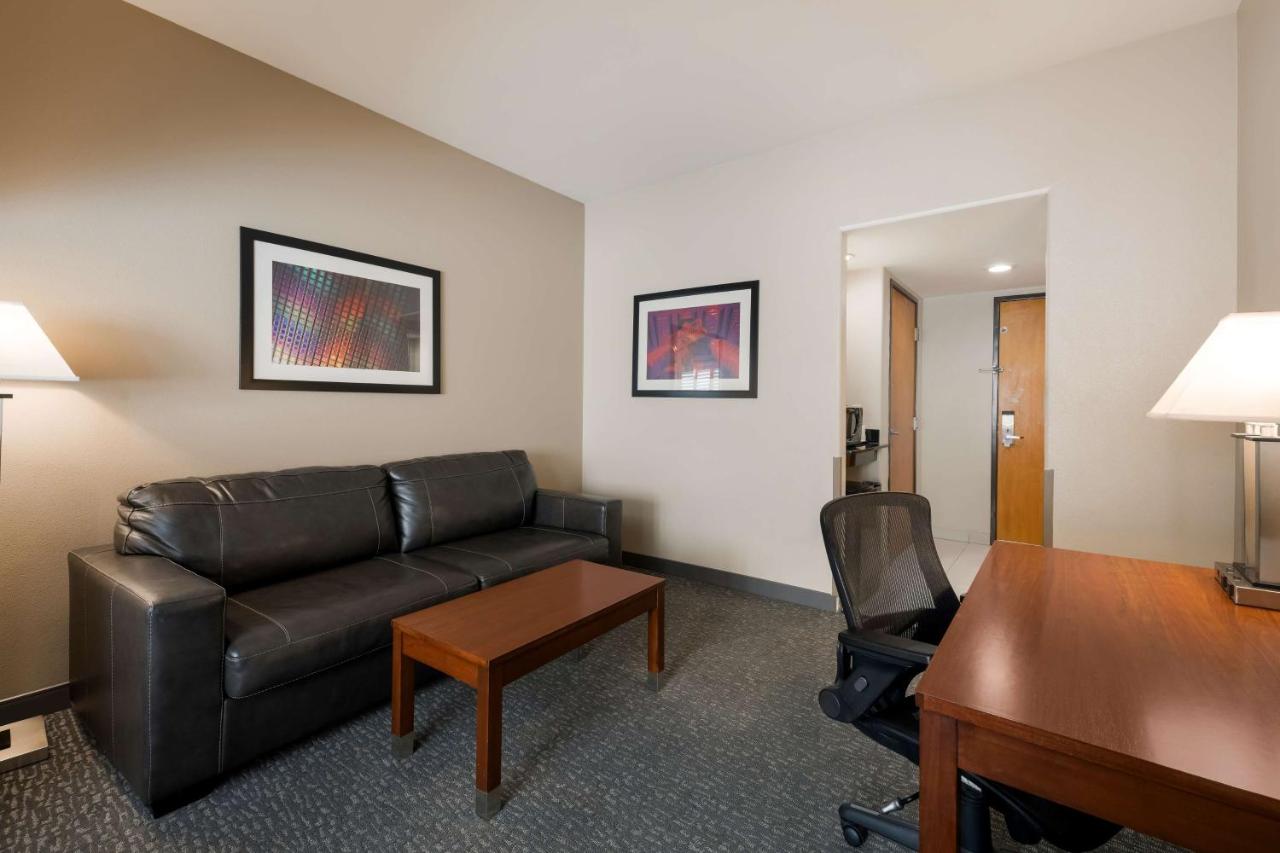 King Suite - Disability Access/Non-Smoking at Best Western Lanai Garden Inn & Suites