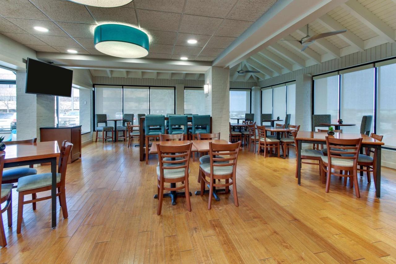 | Pear Tree Inn St. Louis Airport
