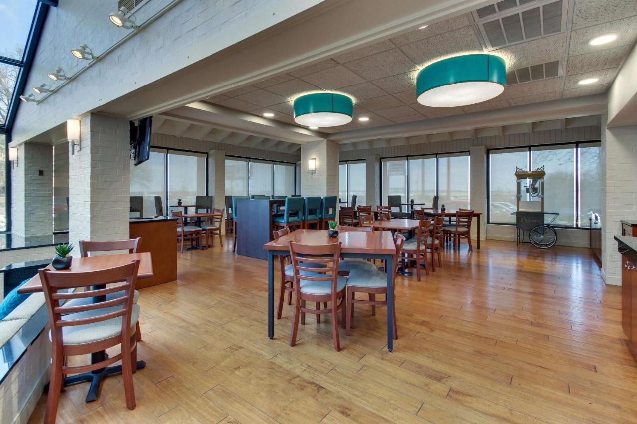 | Pear Tree Inn St. Louis Airport