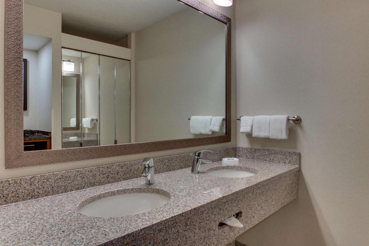 | Pear Tree Inn St. Louis Airport