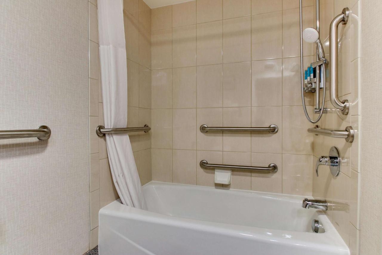 | Pear Tree Inn St. Louis Airport