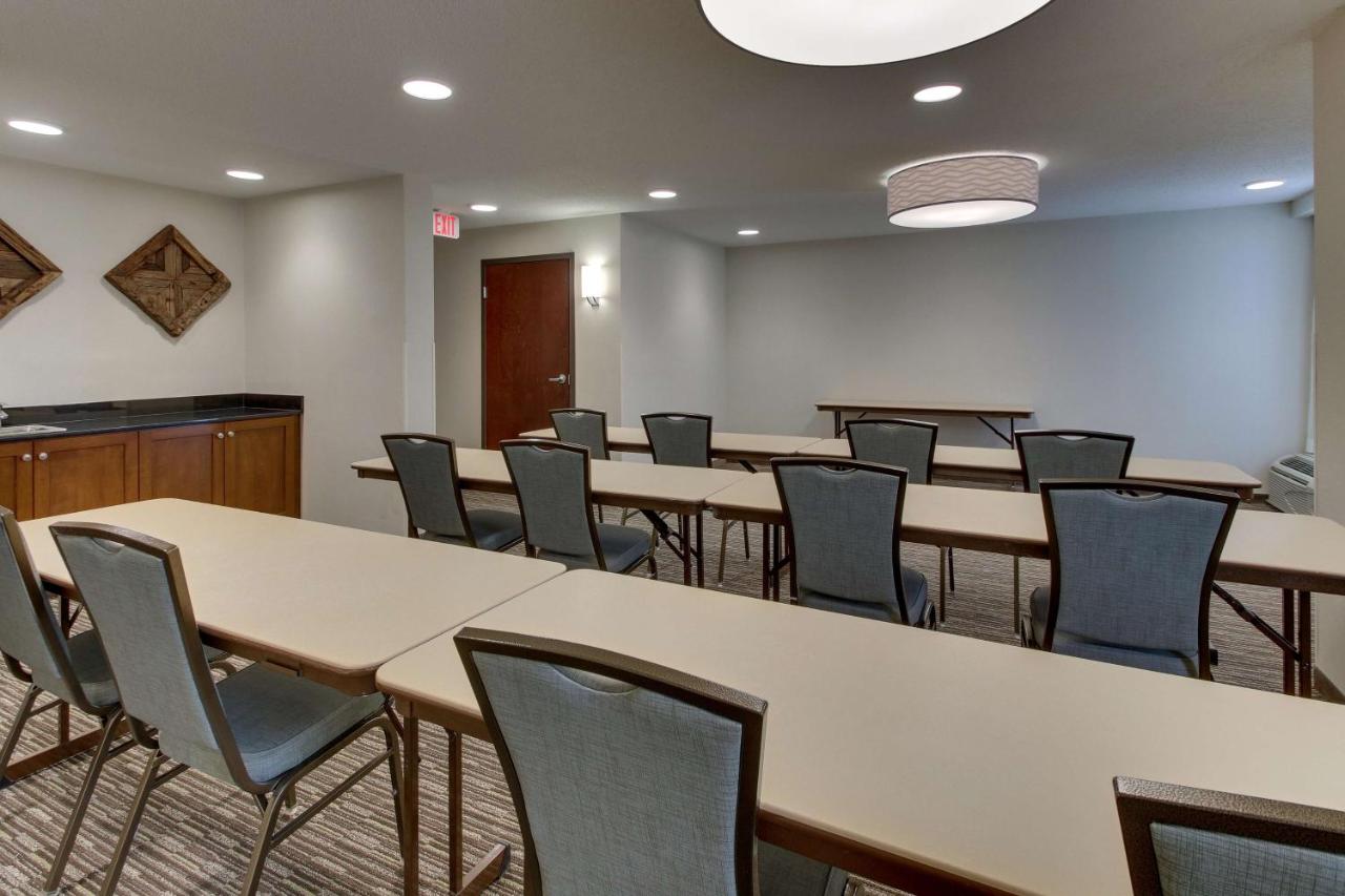 | Pear Tree Inn St. Louis Airport