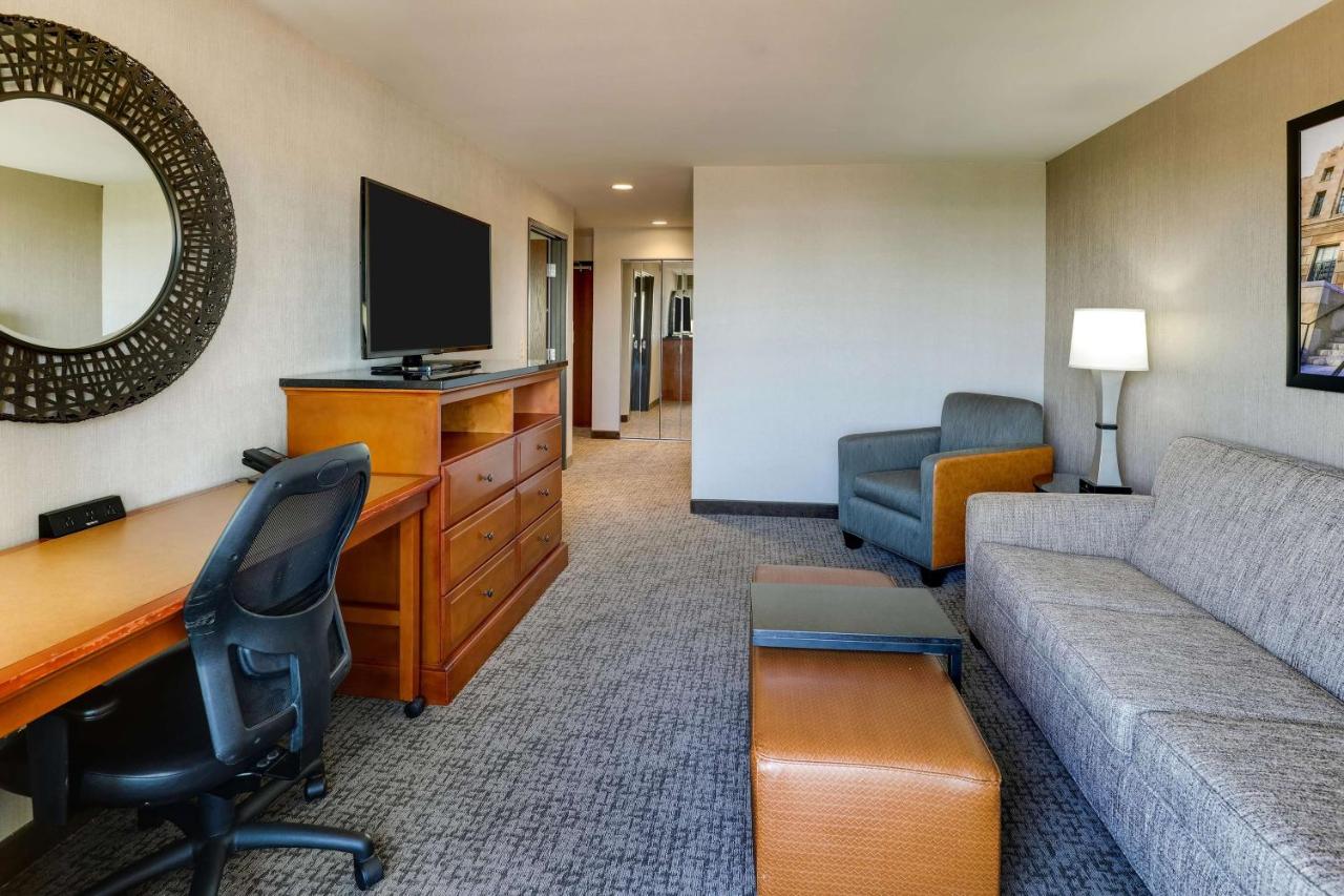 Queen Suite with Sofa Bed, Terrace - Hearing Accessible, Roll-in Shower at Drury Inn & Suites Phoenix Airport