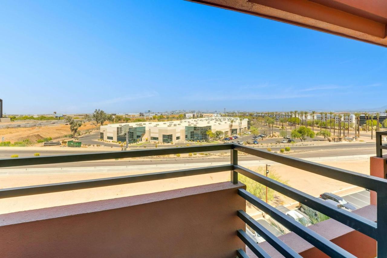 Deluxe Queen Room with Two Queen Beds and Terrace – High Floor at Drury Inn & Suites Phoenix Airport