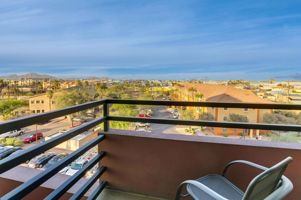 Deluxe King Room with Sofa Bed and Terrace – High Floor at Drury Inn & Suites Phoenix Airport