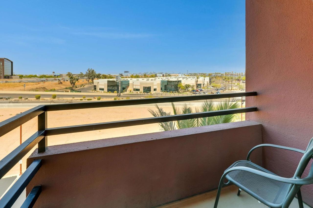 Deluxe King Room with Terrace View - Non-Smoking at Drury Inn & Suites Phoenix Airport