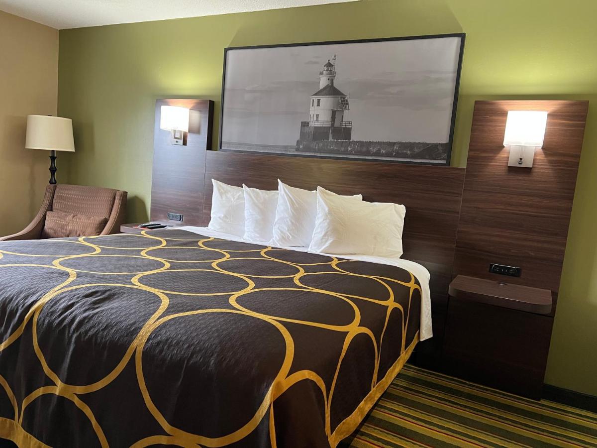 | Super 8 by Wyndham Superior WI