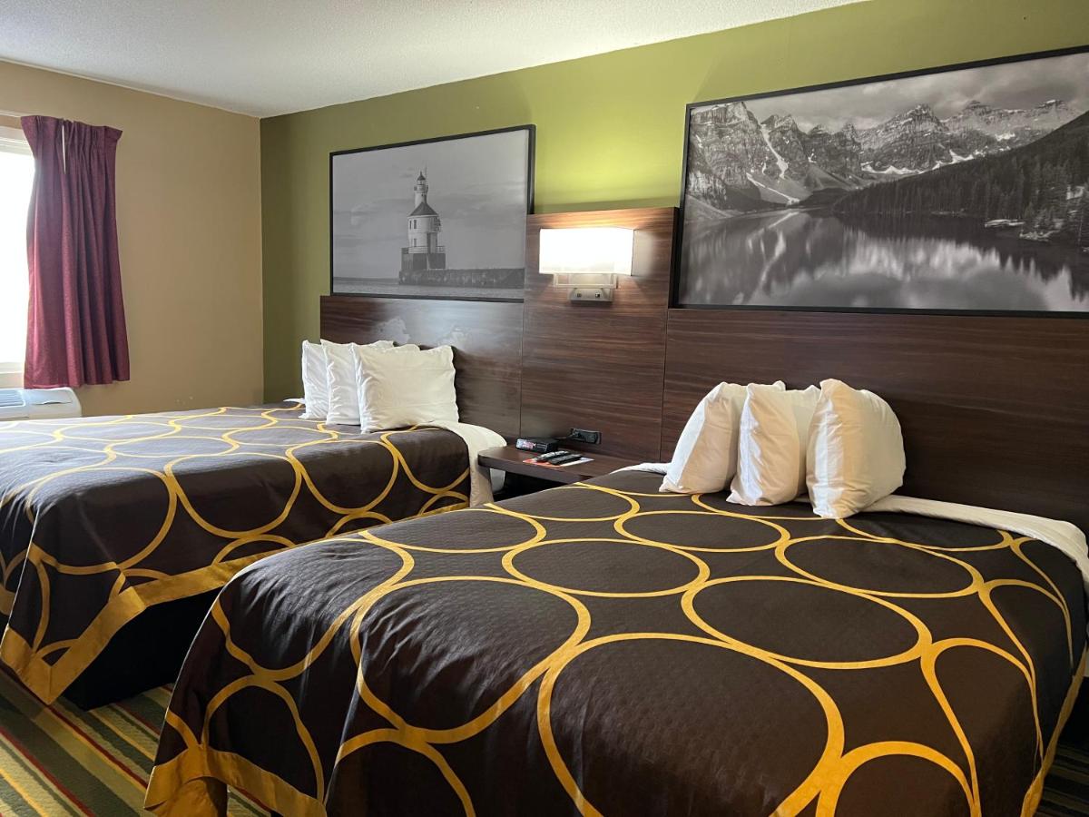 | Super 8 by Wyndham Superior WI
