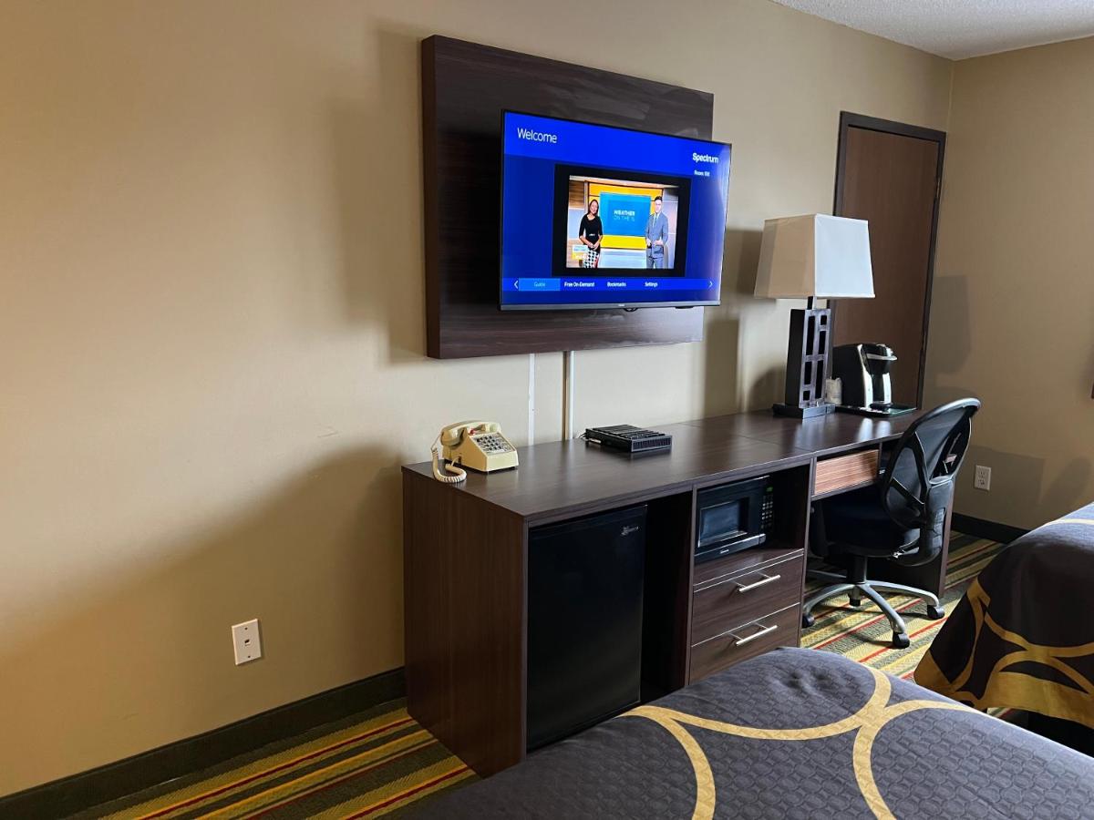 | Super 8 by Wyndham Superior WI