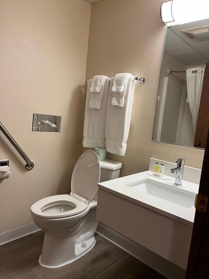 | Super 8 by Wyndham Superior WI