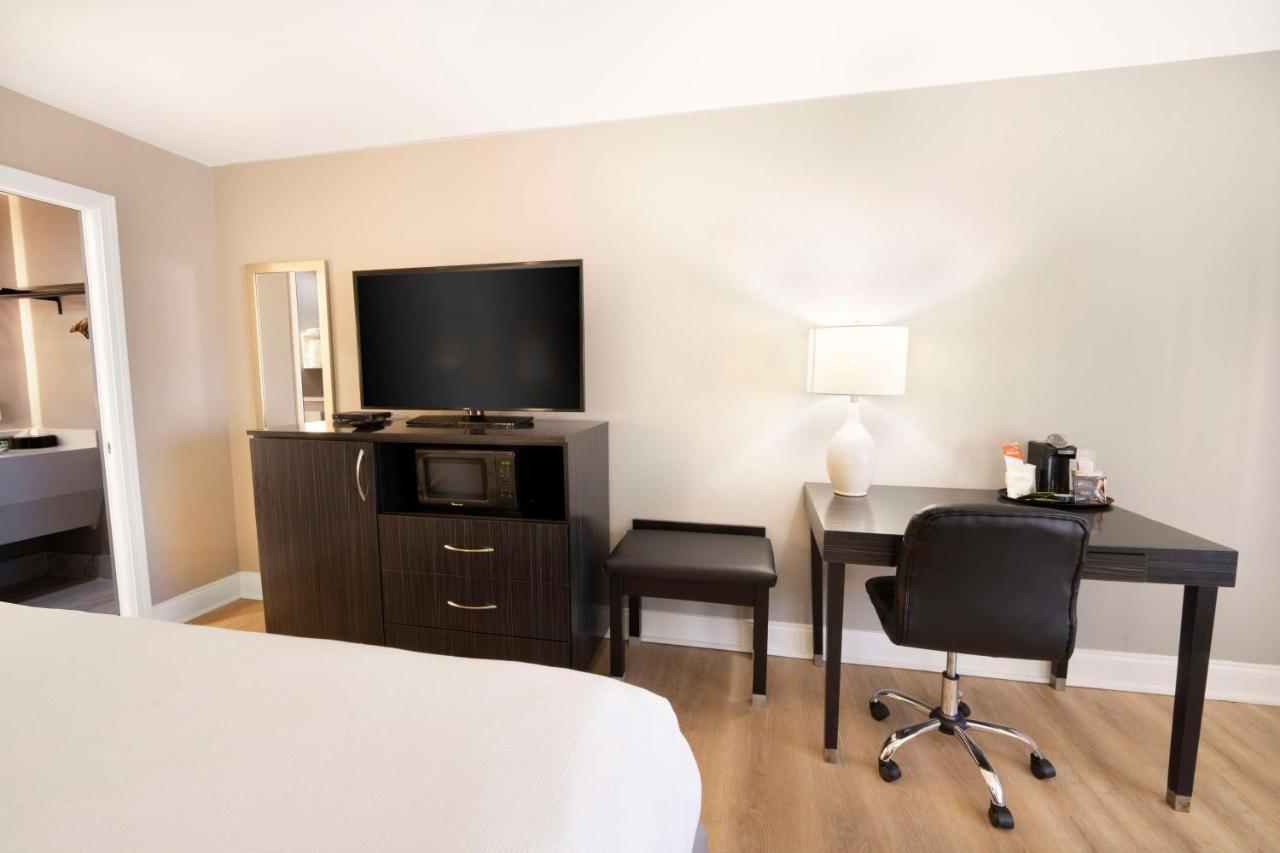 King Room - Disability Access - Non Smoking at Best Western Historical Inn