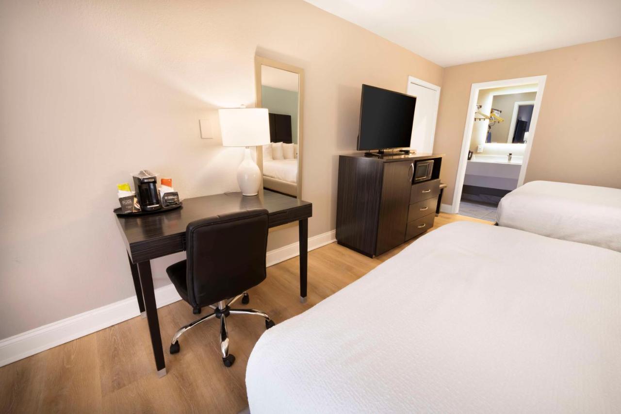 Queen Suite with Two Queen Beds - Non Smoking at Best Western Historical Inn