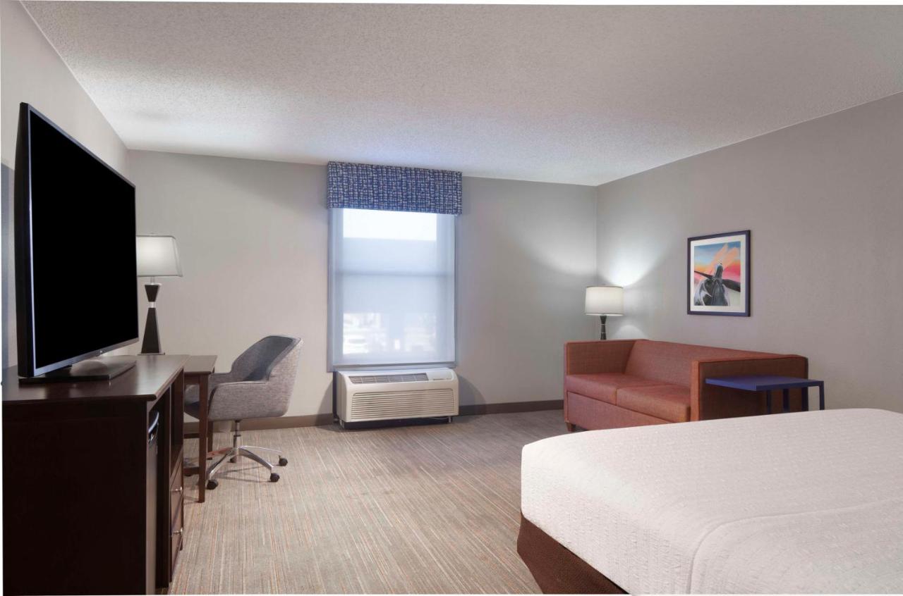 Deluxe King Room - Non-Smoking at Hampton Inn Evansville