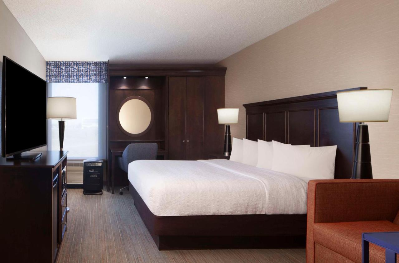 Premium King Room at Hampton Inn Evansville