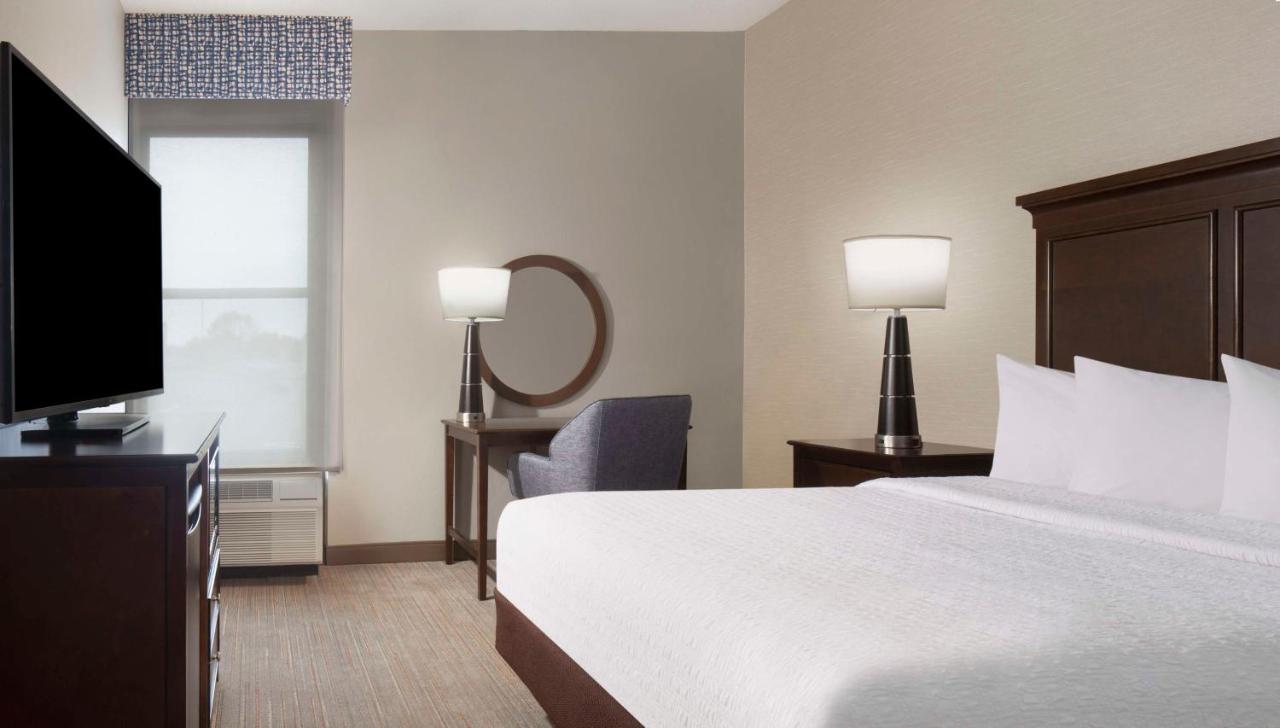 Queen Room with Bath Tub - Mobility Access - Non-Smoking at Hampton Inn Evansville