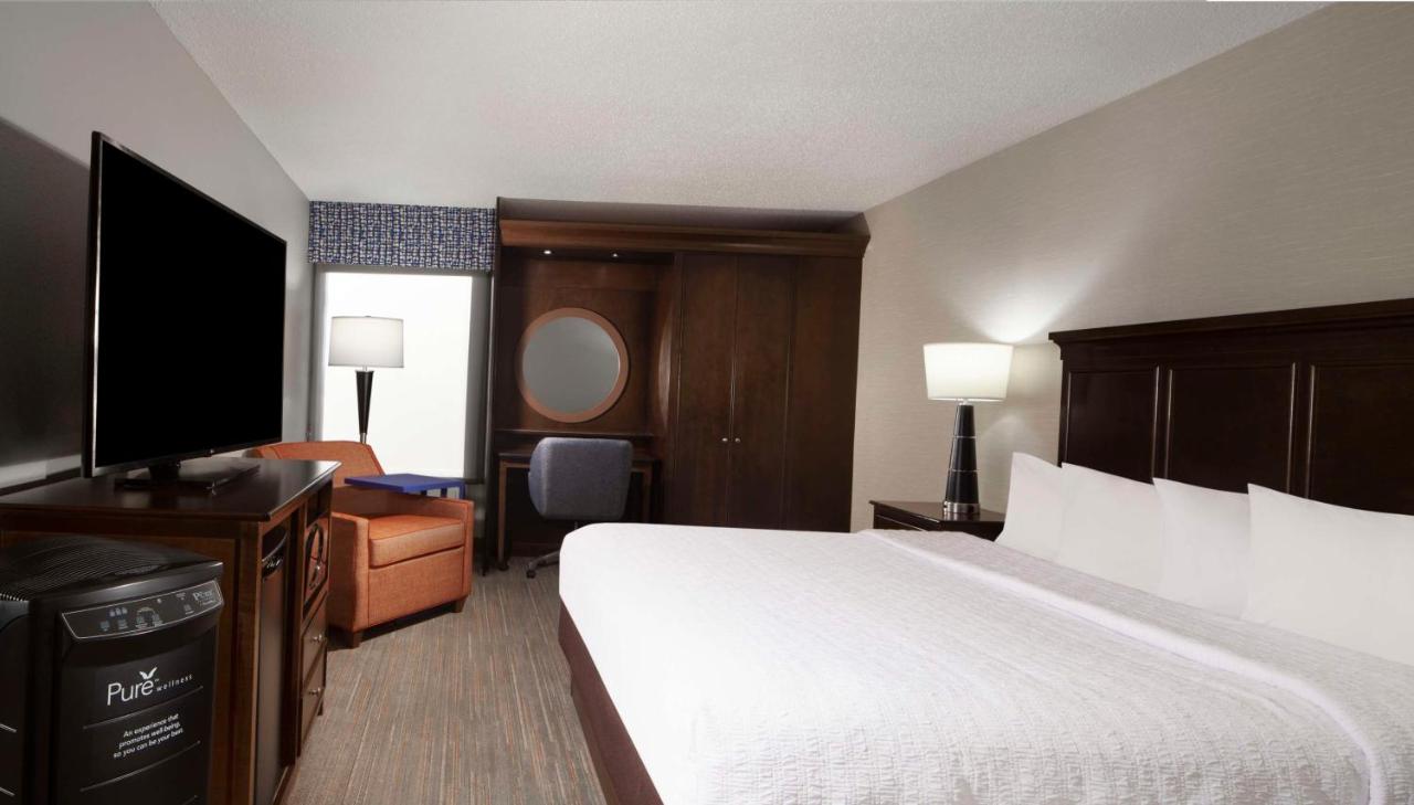 Premium King Room at Hampton Inn Evansville