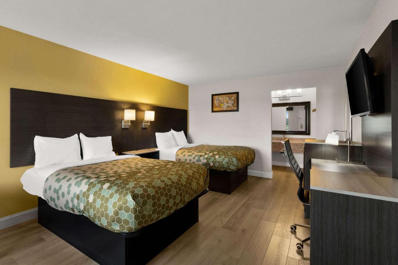| Econo Lodge White Pine Morristown I-81 & I-40 Split