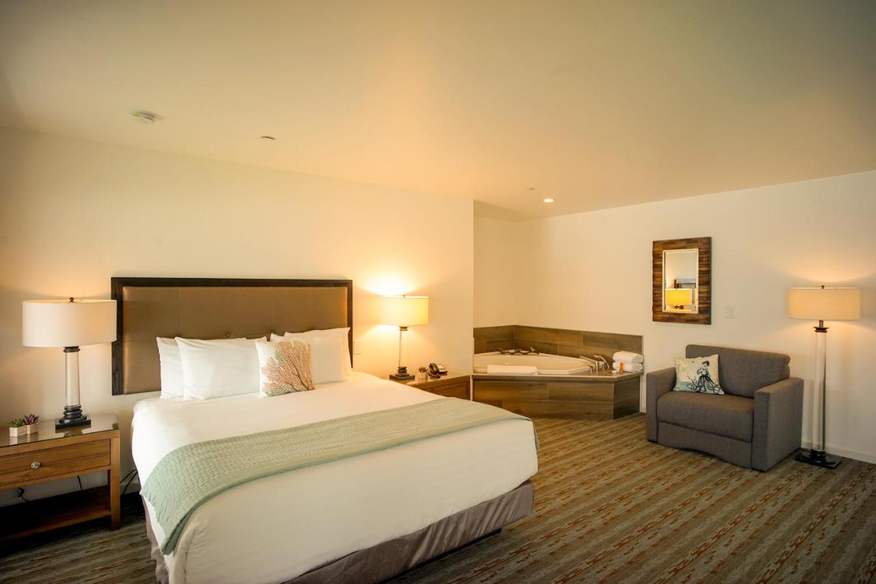 | Sea & Sand Inn