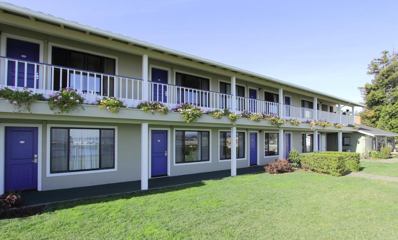 | Sea & Sand Inn