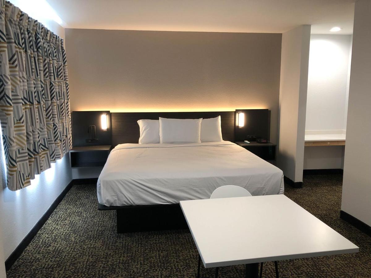 King Room - Disability Access - Non-Smoking at Studio 6 Killeen, TX