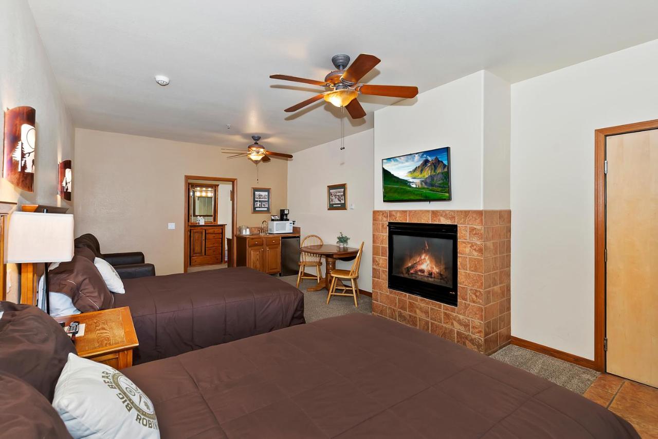 Queen Room with Two Queen Beds at Robinhood Resort