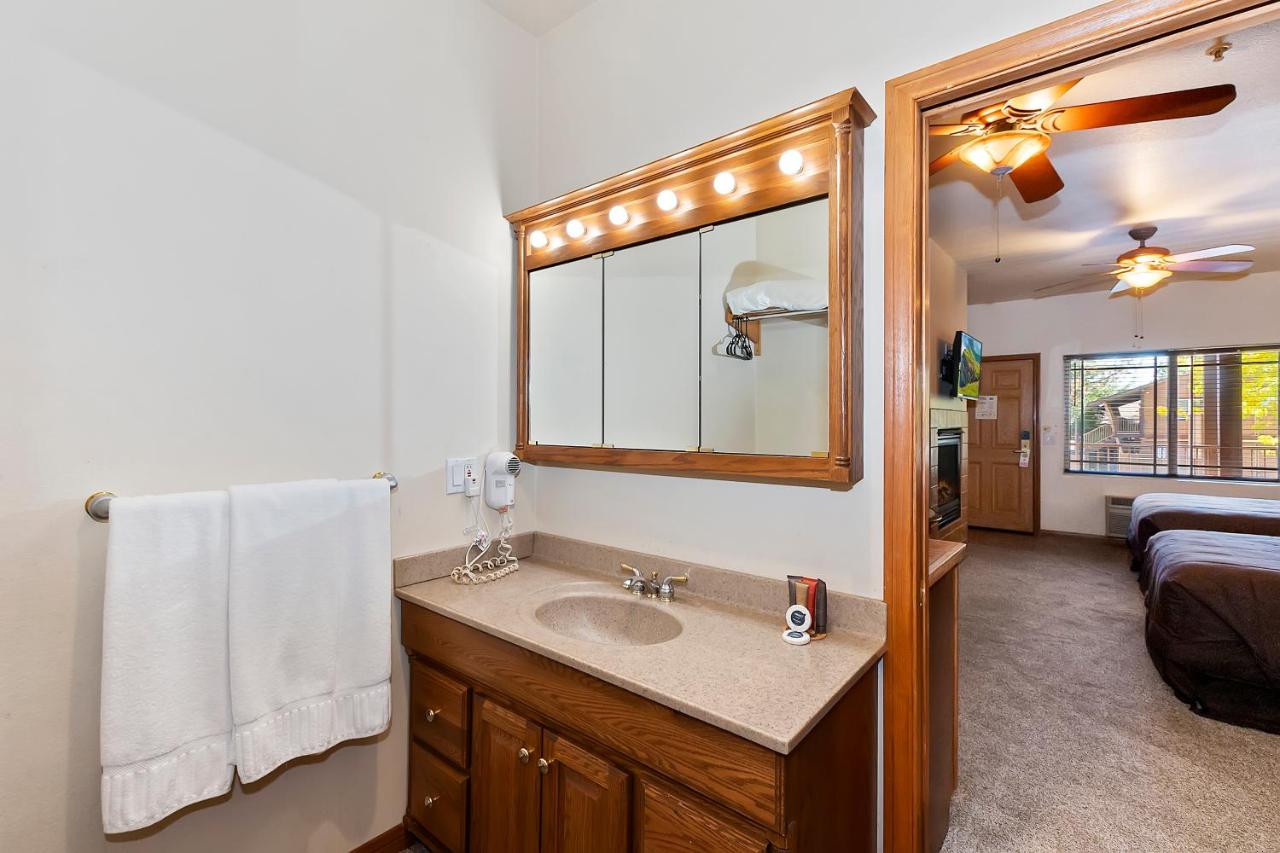 Queen Room with Two Queen Beds at Robinhood Resort