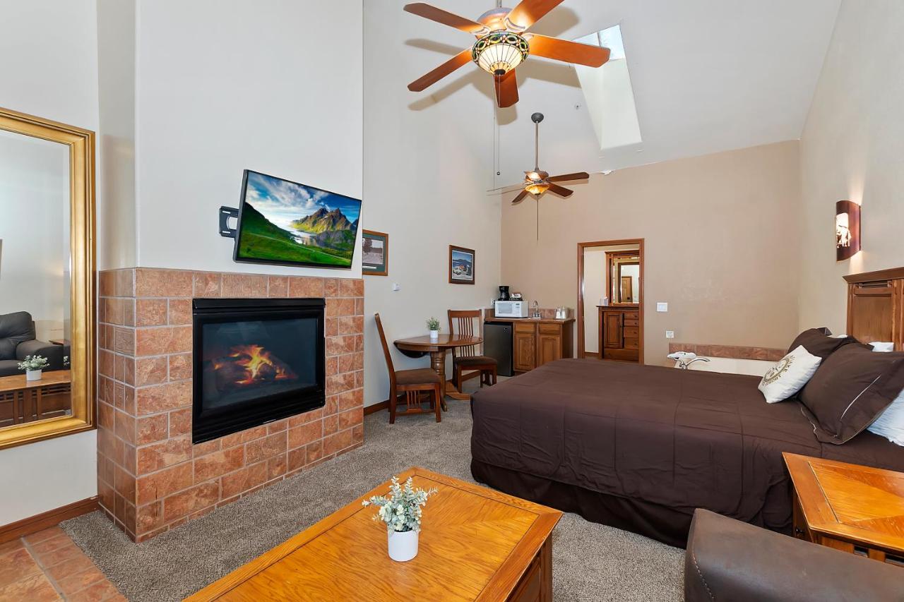 King Room with Spa Bath at Robinhood Resort
