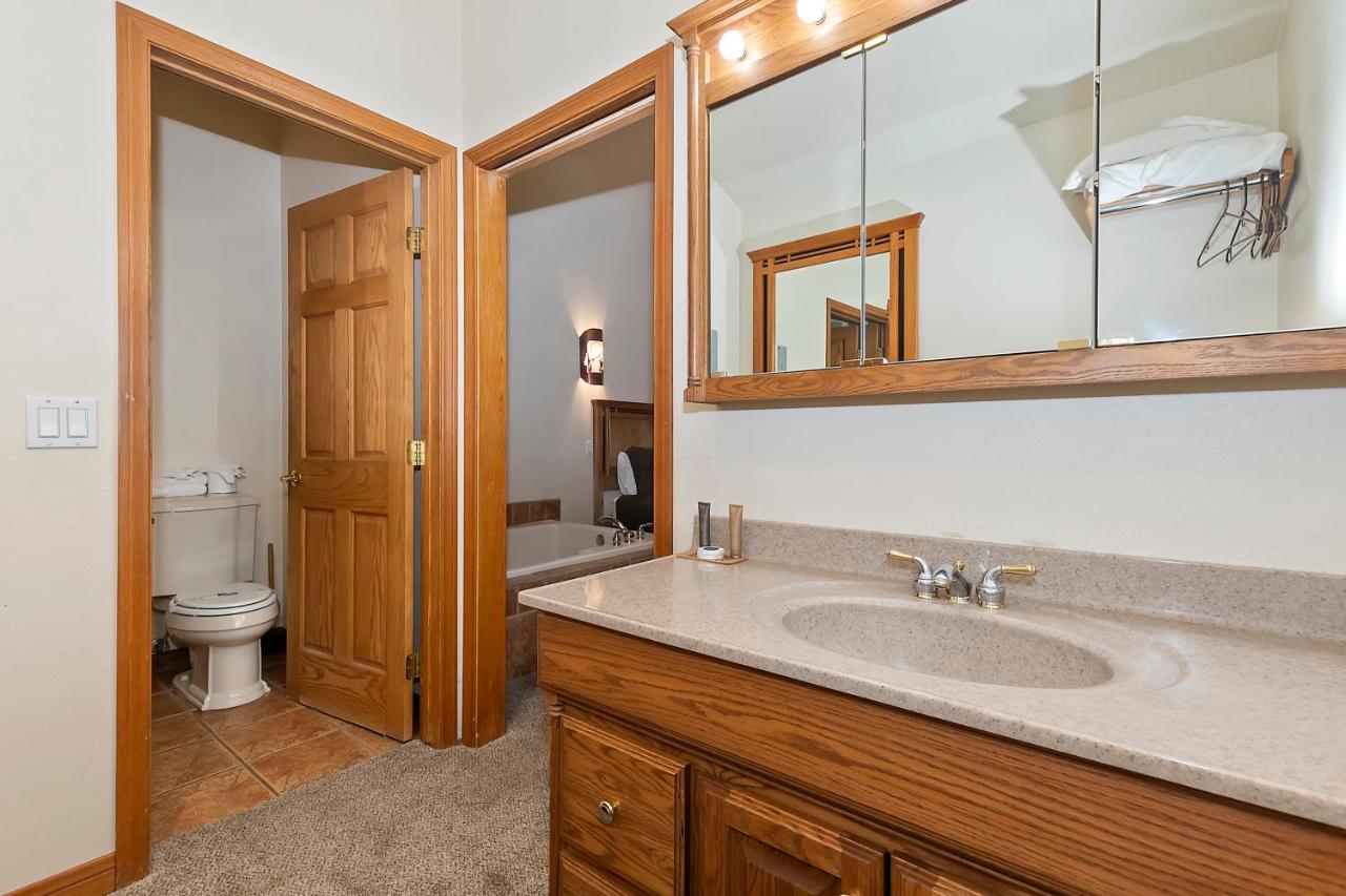 King Room with Spa Bath at Robinhood Resort